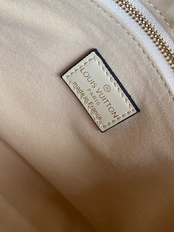 ルイヴィトンバッグ着用イメージ